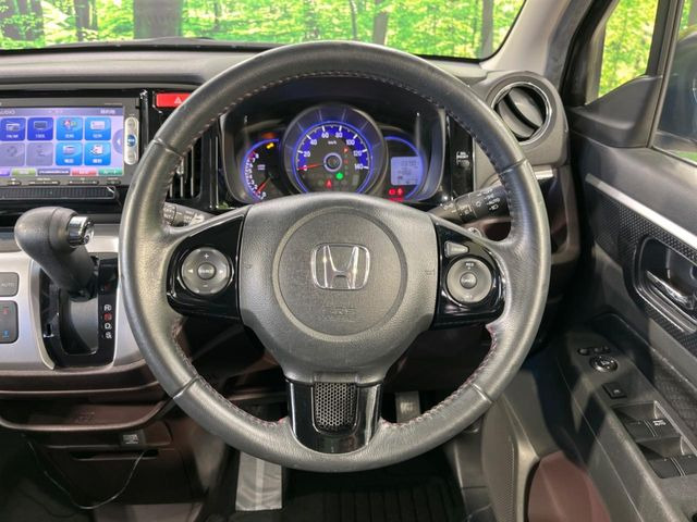 �y�����v�����X�e�A�����O�z�㎿�Ȋv���g�p���邱�ƂŁA��ɂ����������݂ƂĂ��^�]���₷���n���h���ł���