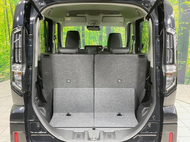 ���i�̂���������ʋ΁A���}���ɏ\���ȉ׎��X�y�[�X���m�ۂ��Ă���܂��B�Z�J���h�V�[�g��|���ƁA�傫�ȉו��̐ύڂ��\�ł���