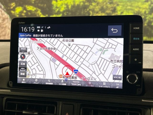 �y9�C���` �z���_�R�l�N�g�f�B�X�v���C�z���F���̍������ʃf�B�X�v���C�Ńi�r�̎g�p��A�������̃X�}�[�g�t�H���ƘA�g����bluetooth�ł̉��y�Đ����\�ł���