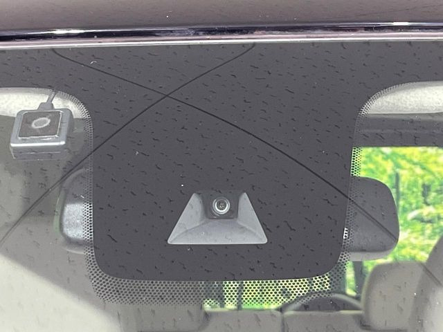 �y�C���e���W�F���g�G�}�[�W�F���V�[�u���[�L�z�t�����g�J�����őO���̎ԗ�����s�҂����m�B�Փ˂������Ȏ��͏Փ˔�Q�y���u���[�L���쓮�A�Փˉ�����T�|�[�g�B�����S�Ƀh���C�u�����y���݂��������܂��B