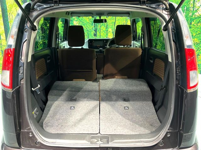 ���i�̂���������ʋ΁A���}���ɏ\���ȉ׎��X�y�[�X���m�ۂ��Ă���܂��B�Z�J���h�V�[�g��|���ƁA�傫�ȉו��̐ύڂ��\�ł���