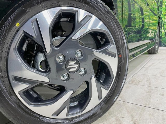 �y����15�C���`�A���~�z�C�[���z�O�ςɃ}�b�`���������A���~�z�C�[���𑕒����Ă���܂��B�e��ЊO�A���~�z�C�[����A�X�^�b�h���X�^�C�����戵�����Ă���܂��B���񂲑��k����������