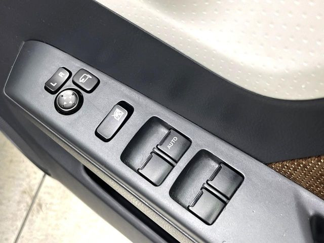 �y�d���i�[�~���[�z�T�C�h�~���[�͓d���i�[���ƂȂ��Ă���A�������ԏ�ł��L�Y�������X�N��}�����܂��B