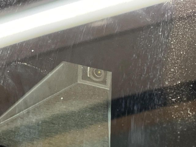 �y�g���^�Z�[�t�e�B�Z���X�z���s���ɑO���̎ԗ�����F�����A�Փ˂������Ȏ��͌x��ƃu���[�L�ŏՓˉ���Ɣ�Q�y�����A�V�X�g�B�����S�Ƀh���C�u�����y���݂��������܂��B