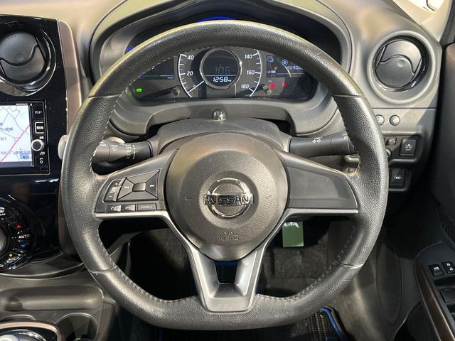 �y�����v�����X�e�A�����O�z�㎿�Ȋv���g�p���邱�ƂŁA��ɂ����������݂ƂĂ��^�]���₷���n���h���ł���