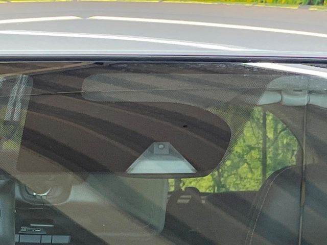 �y�C���e���W�F���g�G�}�[�W�F���V�[�u���[�L�z�t�����g�J�����őO���̎ԗ�����s�҂����m�B�Փ˂������Ȏ��͏Փ˔�Q�y���u���[�L���쓮�A�Փˉ�����T�|�[�g�B�����S�Ƀh���C�u�����y���݂��������܂��B