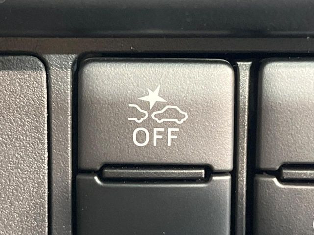 �y�Փˌy���V�X�e���z���s���ɑO���̎ԗ�����F�����A�Փ˂������Ȏ��͌x��ƃu���[�L�ŏՓˉ���Ɣ�Q�y�����A�V�X�g�B�����S�Ƀh���C�u�����y���݂��������܂��B