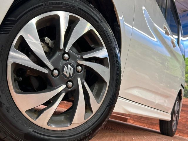 �y����15�C���`�A���~�z�C�[���z�O�ςɃ}�b�`���������A���~�z�C�[���𑕒����Ă���܂��B�e��ЊO�A���~�z�C�[����A�X�^�b�h���X�^�C�����戵�����Ă���܂��B���񂲑��k����������