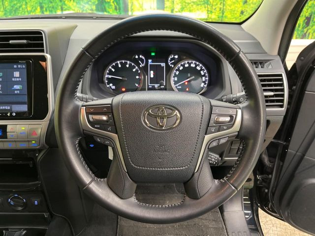 【トヨタセーフティセンス】走行中に前方の車両等を認識し、衝突しそうな時は警報とブレーキで衝突回避と被害軽減をアシスト。より安全にドライブをお楽しみいただけます。