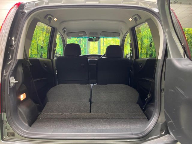 ���i�̂���������ʋ΁A���}���ɏ\���ȉ׎��X�y�[�X���m�ۂ��Ă���܂��B�Z�J���h�V�[�g��|���ƁA�傫�ȉו��̐ύڂ��\�ł���