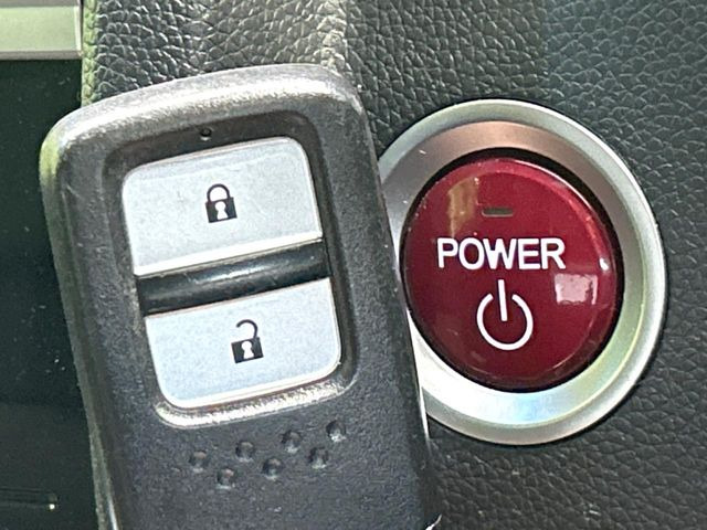 �yHonda�X�}�[�g�L�[�z�J�o����|�P�b�g�ɓ��ꂽ�܂܂ł��h�A�̎{���E�������\�ȃX�}�[�g�L�[�𑕔��B�G���W���̃I���E�I�t�����J�M�����o���K�v����������Ƃ��Ă��֗��ł���