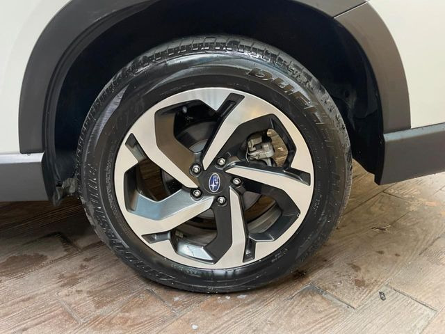 �y����18�C���`�A���~�z�C�[���z�O�ςɃ}�b�`���������A���~�z�C�[���𑕒����Ă���܂��B�e��ЊO�A���~�z�C�[����A�X�^�b�h���X�^�C�����戵�����Ă���܂��B���񂲑��k����������