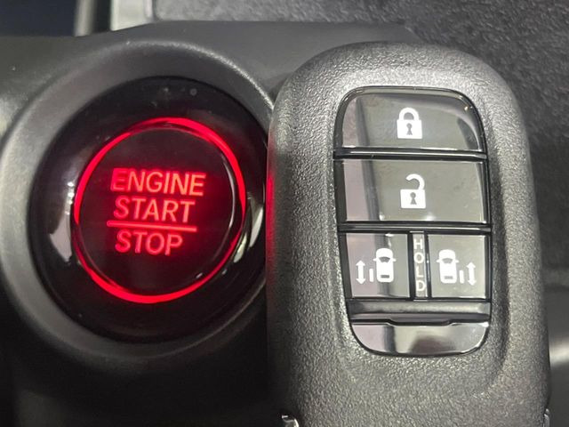 �yHonda�X�}�[�g�L�[�z�J�o����|�P�b�g�ɓ��ꂽ�܂܂ł��h�A�̎{���E�������\�ȃX�}�[�g�L�[�𑕔��B�G���W���̃I���E�I�t�����J�M�����o���K�v����������Ƃ��Ă��֗��ł���