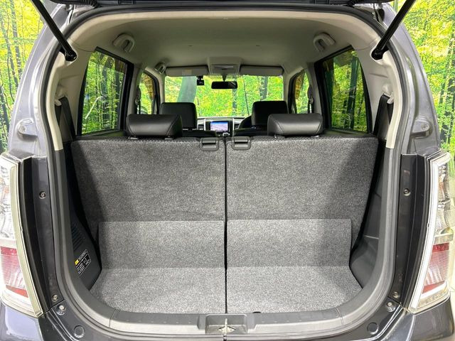 ���i�̂���������ʋ΁A���}���ɏ\���ȉ׎��X�y�[�X���m�ۂ��Ă���܂��B�Z�J���h�V�[�g��|���ƁA�傫�ȉו��̐ύڂ��\�ł���