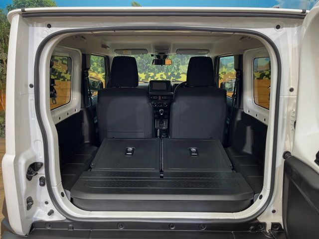 ���i�̂���������ʋ΁A���}���ɏ\���ȉ׎��X�y�[�X���m�ۂ��Ă���܂��B�Z�J���h�V�[�g��|���ƁA�傫�ȉו��̐ύڂ��\�ł���