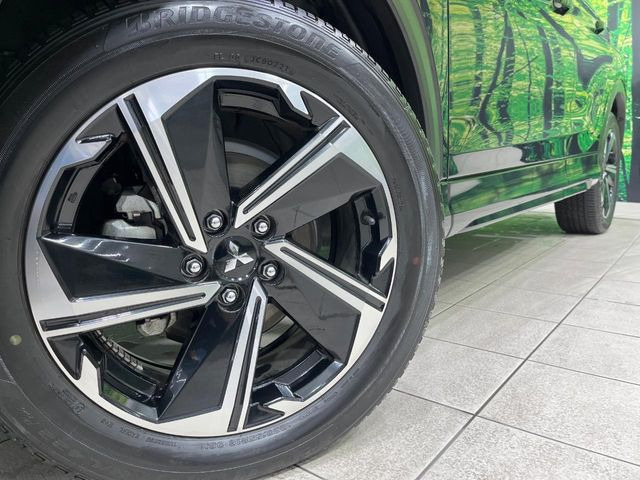 �y����18�C���`�A���~�z�C�[���z�O�ςɃ}�b�`���������A���~�z�C�[���𑕒����Ă���܂��B�e��ЊO�A���~�z�C�[����A�X�^�b�h���X�^�C�����戵�����Ă���܂��B���񂲑��k����������