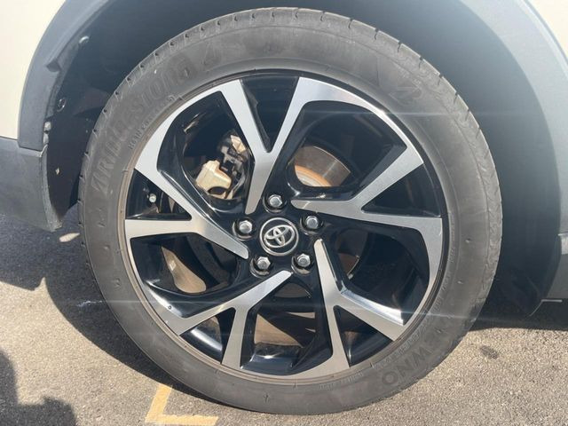 �y�����A���~�z�C�[���z�O�ςɃ}�b�`���������A���~�z�C�[���𑕒����Ă���܂��B�e��ЊO�A���~�z�C�[����A�X�^�b�h���X�^�C�����戵�����Ă���܂��B���񂲑��k����������