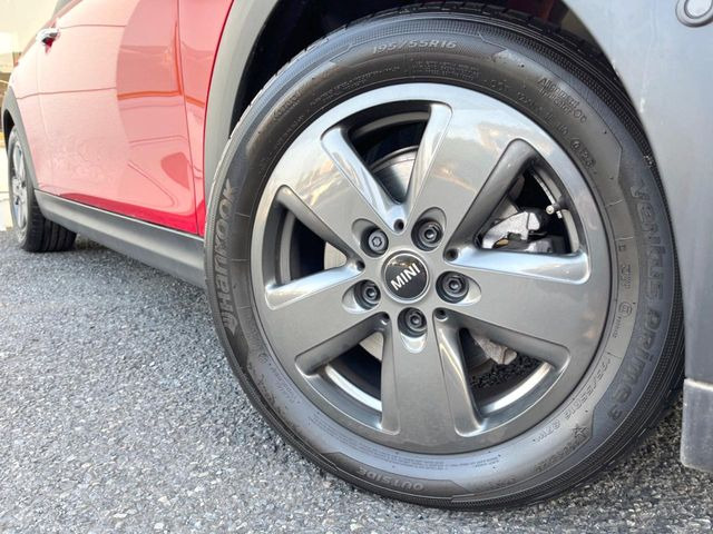 �y����16�C���`�A���~�z�C�[���z�O�ςɃ}�b�`���������A���~�z�C�[���𑕒����Ă���܂��B�e��ЊO�A���~�z�C�[����A�X�^�b�h���X�^�C�����戵�����Ă���܂��B���񂲑��k����������