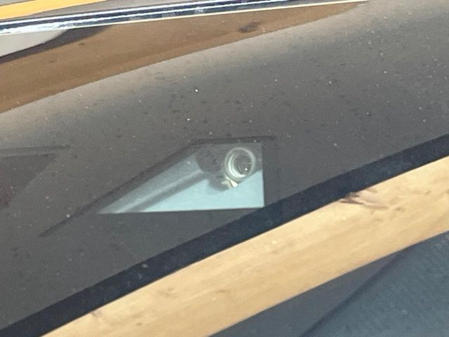 �yi-ACTIVESENSE�z���s���ɑO���̎ԗ�����F�����A�Փ˂������Ȏ��͌x��ƃu���[�L�ŏՓˉ���Ɣ�Q�y�����A�V�X�g�B�����S�Ƀh���C�u�����y���݂��������܂��B