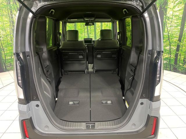 ���i�̂���������ʋ΁A���}���ɏ\���ȉ׎��X�y�[�X���m�ۂ��Ă���܂��B�Z�J���h�V�[�g��|���ƁA�傫�ȉו��̐ύڂ��\�ł���