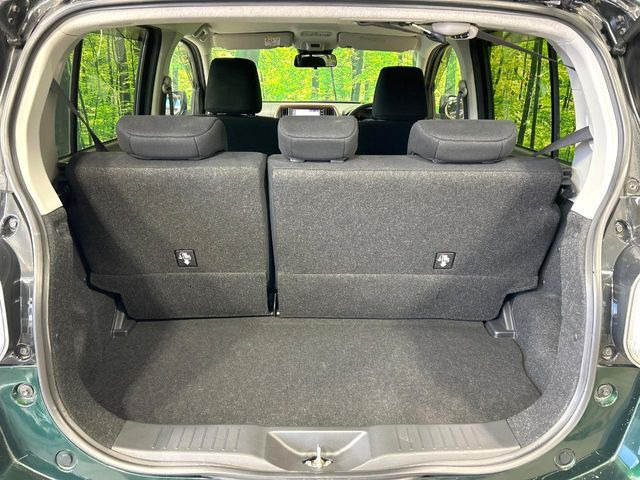 ���i�̂���������ʋ΁A���}���ɏ\���ȉ׎��X�y�[�X���m�ۂ��Ă���܂��B�Z�J���h�V�[�g��|���ƁA�傫�ȉו��̐ύڂ��\�ł���