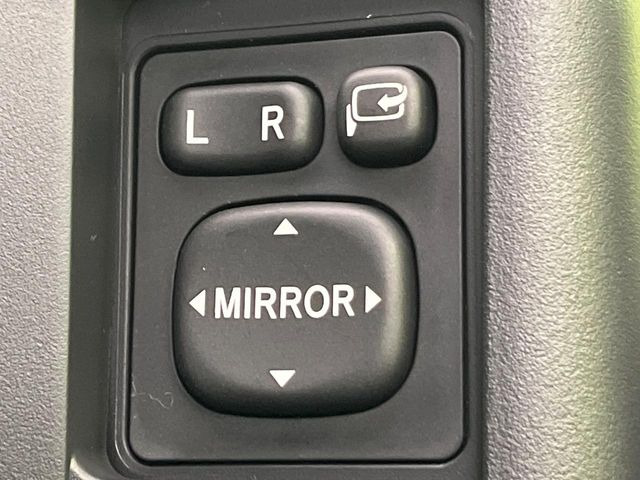 �y�d���i�[�~���[�z�T�C�h�~���[�͓d���i�[���ƂȂ��Ă���A�������ԏ�ł��L�Y�������X�N��}�����܂��B