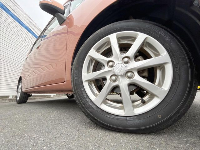 �y�����A���~�z�C�[���z�O�ςɃ}�b�`���������A���~�z�C�[���𑕒����Ă���܂��B�e��ЊO�A���~�z�C�[����A�X�^�b�h���X�^�C�����戵�����Ă���܂��B���񂲑��k����������