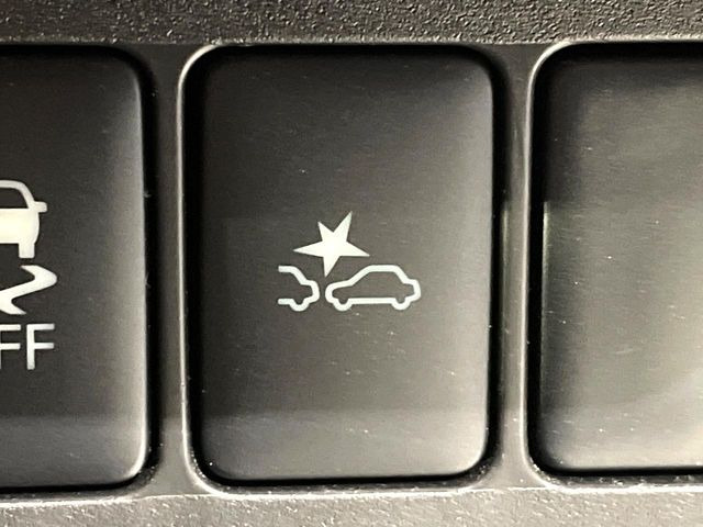 �y�G�}�[�W�F���V�[�u���[�L�z���s���ɑO���̎ԗ�����F�����A�Փ˂������Ȏ��͌x��ƃu���[�L�ŏՓˉ���Ɣ�Q�y�����A�V�X�g�B�����S�Ƀh���C�u�����y���݂��������܂��B