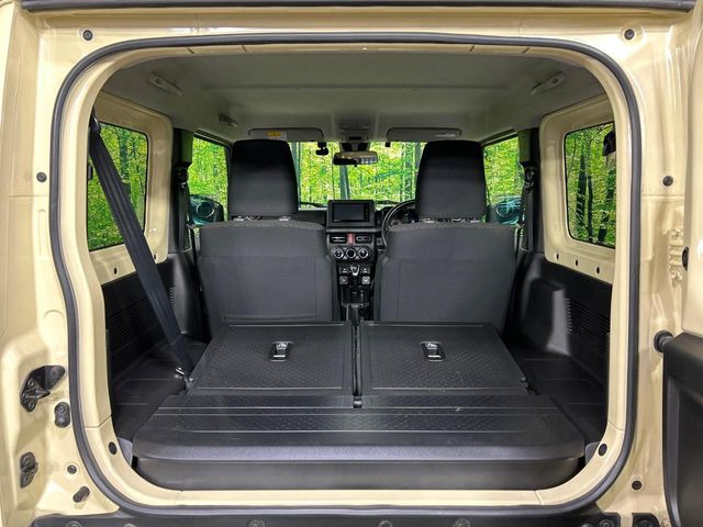 ���i�̂���������ʋ΁A���}���ɏ\���ȉ׎��X�y�[�X���m�ۂ��Ă���܂��B�Z�J���h�V�[�g��|���ƁA�傫�ȉו��̐ύڂ��\�ł���