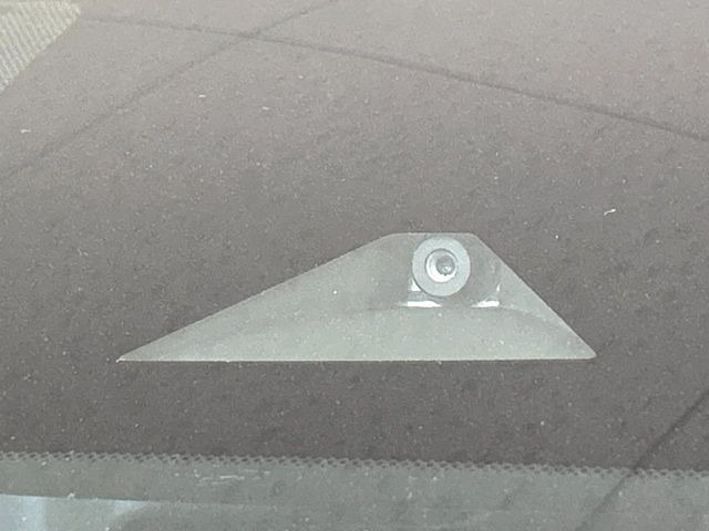 �y�C���e���W�F���g�G�}�[�W�F���V�[�u���[�L�z�t�����g�J�����őO���̎ԗ�����s�҂����m�B�Փ˂������Ȏ��͏Փ˔�Q�y���u���[�L���쓮�A�Փˉ�����T�|�[�g�B�����S�Ƀh���C�u�����y���݂��������܂��B