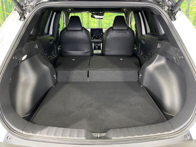 ���i�̂���������ʋ΁A���}���ɏ\���ȉ׎��X�y�[�X���m�ۂ��Ă���܂��B�Z�J���h�V�[�g��|���ƁA�傫�ȉו��̐ύڂ��\�ł���