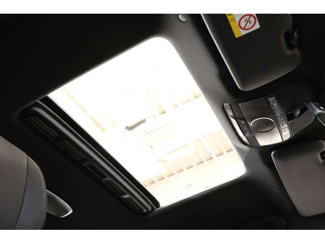 �d���T�����[�t�𑕔����A�J��������ԓ���Ԃ������B���ƕ�����荞�݁A���胂�f���Ȃ�ł͂̓��ʂȃh���C�u�̌�������w�ґ�ɉ��o���܂��B