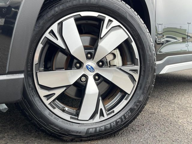 �y����18�C���`�A���~�z�C�[���z�O�ςɃ}�b�`���������A���~�z�C�[���𑕒����Ă���܂��B�e��ЊO�A���~�z�C�[����A�X�^�b�h���X�^�C�����戵�����Ă���܂��B���񂲑��k����������