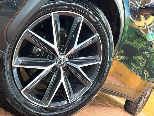 �y����18�C���`�A���~�z�C�[���z�O�ςɃ}�b�`���������A���~�z�C�[���𑕒����Ă���܂��B�e��ЊO�A���~�z�C�[����A�X�^�b�h���X�^�C�����戵�����Ă���܂��B���񂲑��k����������