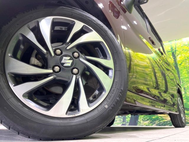 �y����15�C���`�A���~�z�C�[���z�O�ςɃ}�b�`���������A���~�z�C�[���𑕒����Ă���܂��B�e��ЊO�A���~�z�C�[����A�X�^�b�h���X�^�C�����戵�����Ă���܂��B���񂲑��k����������