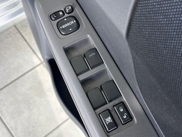 �y�d���i�[�~���[�z�T�C�h�~���[�͓d���i�[���ƂȂ��Ă���A�������ԏ�ł��L�Y�������X�N��}�����܂��B