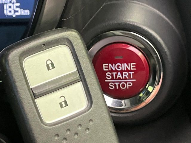 �yHonda�X�}�[�g�L�[�z�J�o����|�P�b�g�ɓ��ꂽ�܂܂ł��h�A�̎{���E�������\�ȃX�}�[�g�L�[�𑕔��B�G���W���̃I���E�I�t�����J�M�����o���K�v����������Ƃ��Ă��֗��ł���