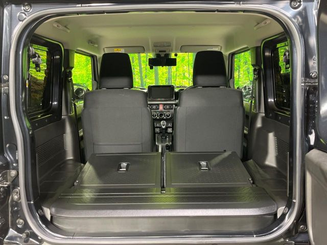 ���i�̂���������ʋ΁A���}���ɏ\���ȉ׎��X�y�[�X���m�ۂ��Ă���܂��B�Z�J���h�V�[�g��|���ƁA�傫�ȉו��̐ύڂ��\�ł���