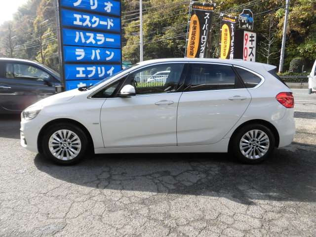 ���Ђ́u�i���ƃv���C�V���O�v��O��I�ɂ������A�ŐV��������A���^�C���Ɍ������A�S�����x���̈����Ŕ̔����Ă���܂��B�d����Ɋւ��܂��Ă��A�S�ԕK�����Ђ̎d����S�����ڂŌ��Č��I���Ĕ����Ă���܂��B