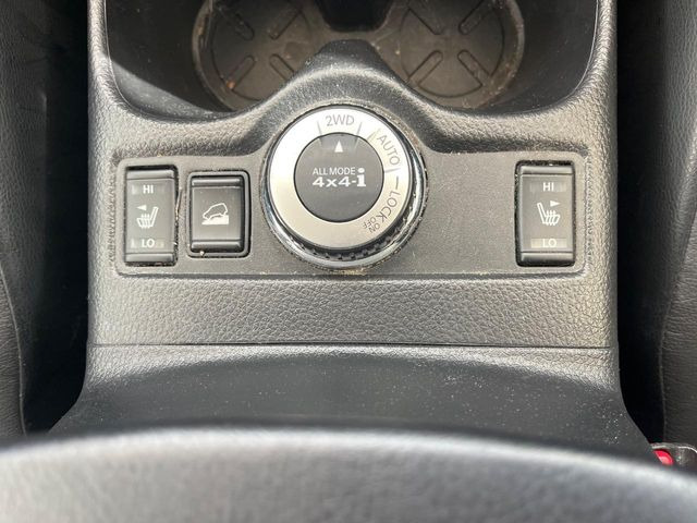 �y�I�[�����[�h4&times;4�z2WD/4WD���[�h����y�ɐ؂�ւ��\�B�R��d����2WD�A�X�^�b�N���ɖ𗧂�LOCK�AAUTO���[�h�ł�4WD�̔z���������Œ������A�H�ʏ󋵂��킸���肵��������T�|�[�g�B