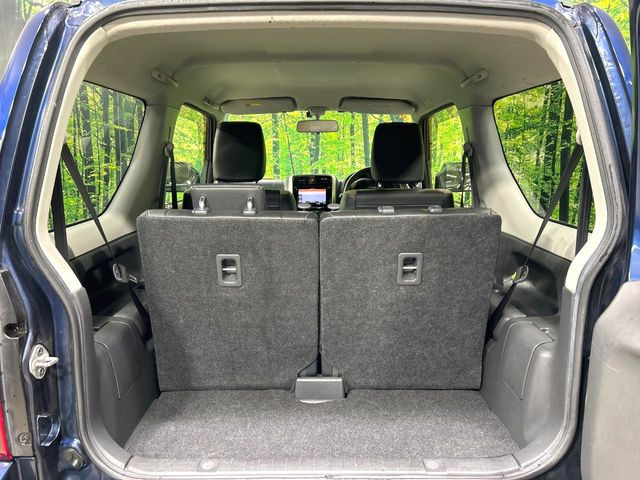 ���i�̂���������ʋ΁A���}���ɏ\���ȉ׎��X�y�[�X���m�ۂ��Ă���܂��B�Z�J���h�V�[�g��|���ƁA�傫�ȉו��̐ύڂ��\�ł���