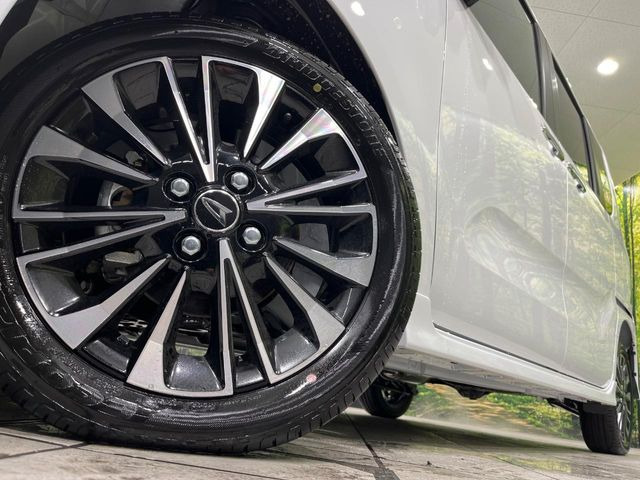 �y����15�C���`�A���~�z�C�[���z�O�ςɃ}�b�`���������A���~�z�C�[���𑕒����Ă���܂��B�e��ЊO�A���~�z�C�[����A�X�^�b�h���X�^�C�����戵�����Ă���܂��B���񂲑��k����������