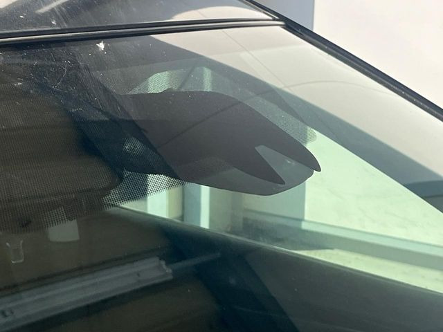 �y�G�}�[�W�F���V�[�u���[�L�z���s���ɑO���̎ԗ�����F�����A�Փ˂������Ȏ��͌x��ƃu���[�L�ŏՓˉ���Ɣ�Q�y�����A�V�X�g�B�����S�Ƀh���C�u�����y���݂��������܂��B