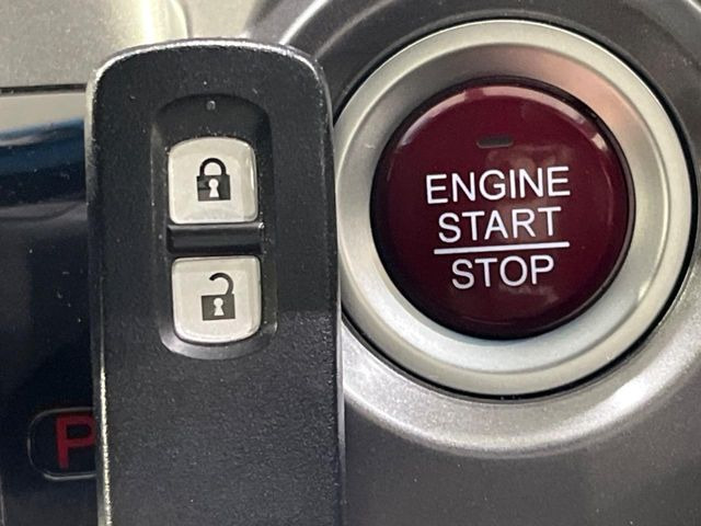 �yHonda�X�}�[�g�L�[�z�J�o����|�P�b�g�ɓ��ꂽ�܂܂ł��h�A�̎{���E�������\�ȃX�}�[�g�L�[�𑕔��B�G���W���̃I���E�I�t�����J�M�����o���K�v����������Ƃ��Ă��֗��ł���