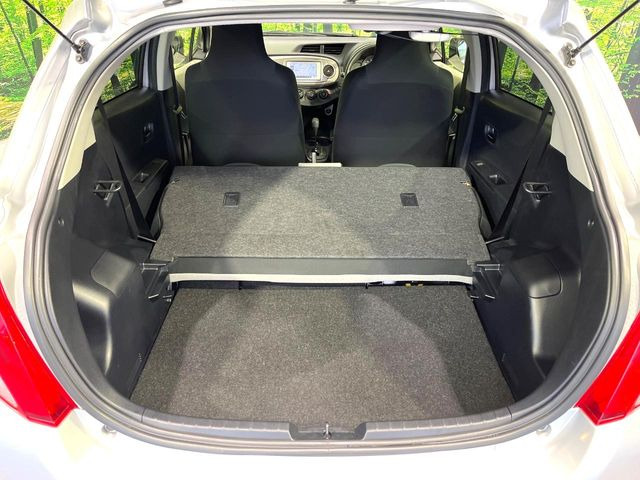 ���i�̂���������ʋ΁A���}���ɏ\���ȉ׎��X�y�[�X���m�ۂ��Ă���܂��B�Z�J���h�V�[�g��|���ƁA�傫�ȉו��̐ύڂ��\�ł���