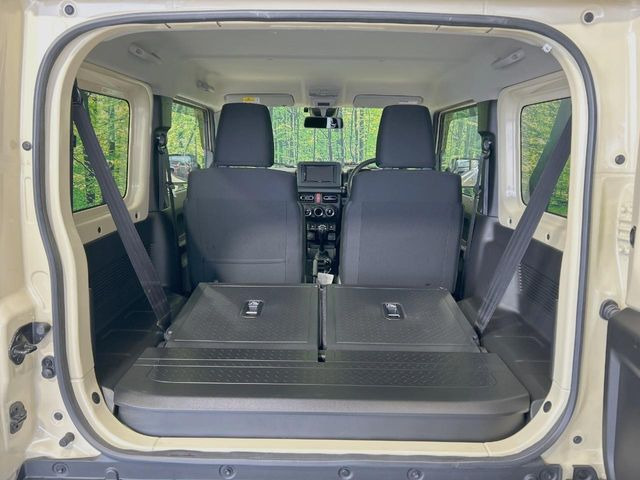 ���i�̂���������ʋ΁A���}���ɏ\���ȉ׎��X�y�[�X���m�ۂ��Ă���܂��B�Z�J���h�V�[�g��|���ƁA�傫�ȉו��̐ύڂ��\�ł���