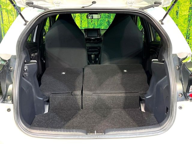 ���i�̂���������ʋ΁A���}���ɏ\���ȉ׎��X�y�[�X���m�ۂ��Ă���܂��B�Z�J���h�V�[�g��|���ƁA�傫�ȉו��̐ύڂ��\�ł���