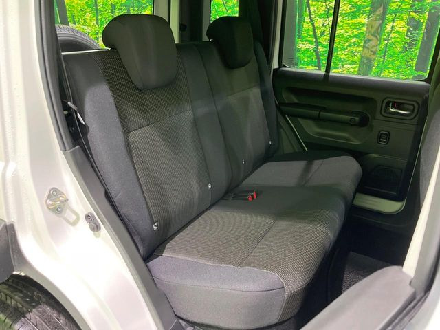 ���i���ȃI���W�i���t���A�}�b�g���I�v�V�����ɂĂ��p�ӂ��Ă���܂��B���D���ȃf�U�C����J���[�����Ԃɍ��킹�đI��ł����������Ƃ��ł��܂���