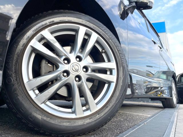 �y����18�C���`�A���~�z�C�[���z�O�ςɃ}�b�`���������A���~�z�C�[���𑕒����Ă���܂��B�e��ЊO�A���~�z�C�[����A�X�^�b�h���X�^�C�����戵�����Ă���܂��B���񂲑��k����������