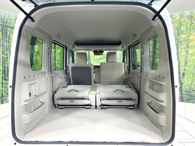 ���i�̂���������ʋ΁A���}���ɏ\���ȉ׎��X�y�[�X���m�ۂ��Ă���܂��B�Z�J���h�V�[�g��|���ƁA�傫�ȉו��̐ύڂ��\�ł���